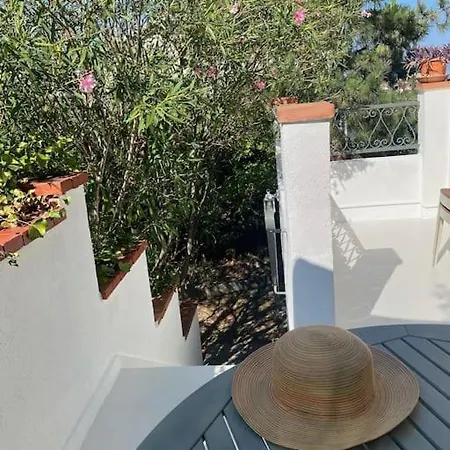 Dans Maison, Jardin Et Piscine Prives *