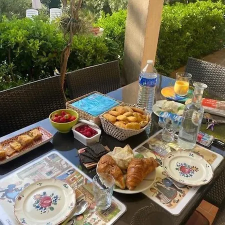 Dans Maison, Jardin Et Piscine Prives *
